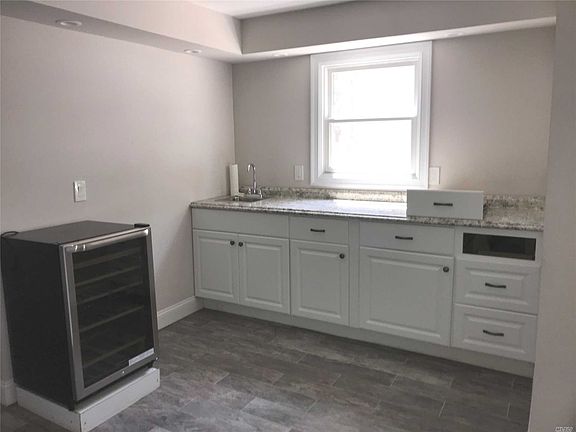 5th image of 493 Peconic St