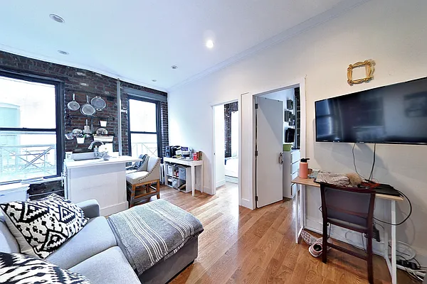 Rented by REAL New York | media 36