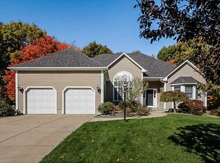 10 Swan Ct, Cranston, RI 02921