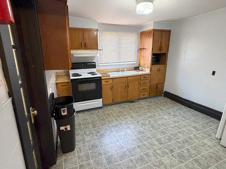 225 Wood St #1 — Photo 4