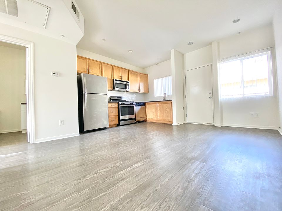 1st image of 253 Robinson St #108