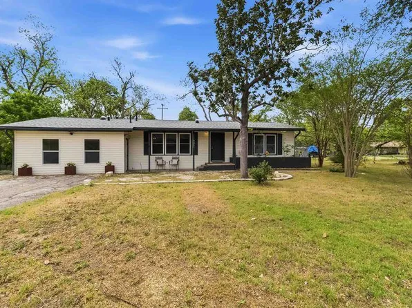 605 W 11th St, Elgin, TX 78621