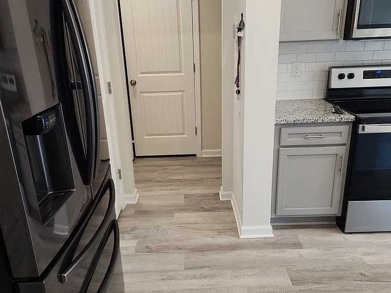 497 Hillsborough Dr — Photo 6