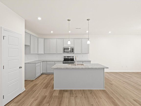3rd image of 320 Short Ridge Way