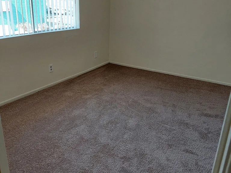 Berkley Square Apartments — Photo 9