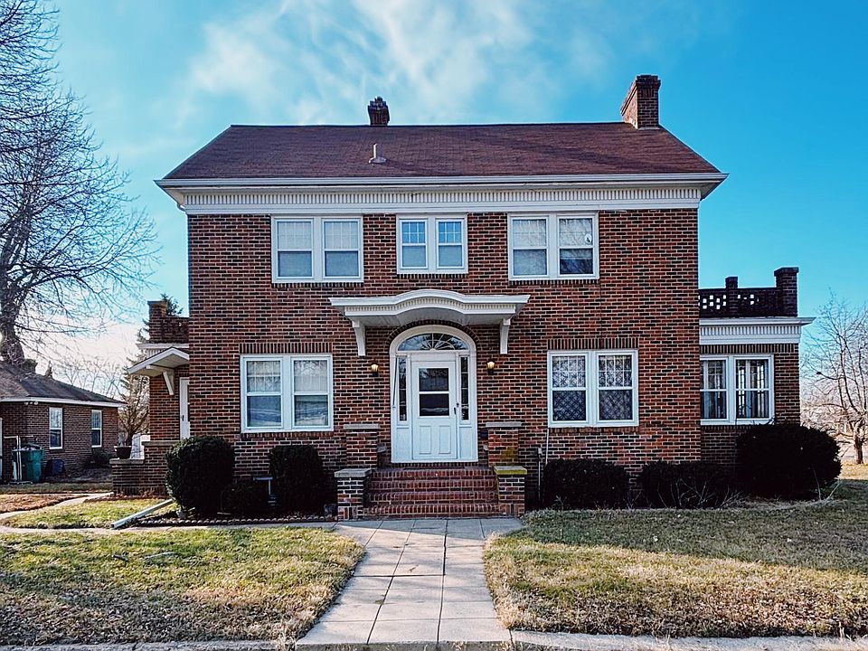 1st image of 607 W College Dr