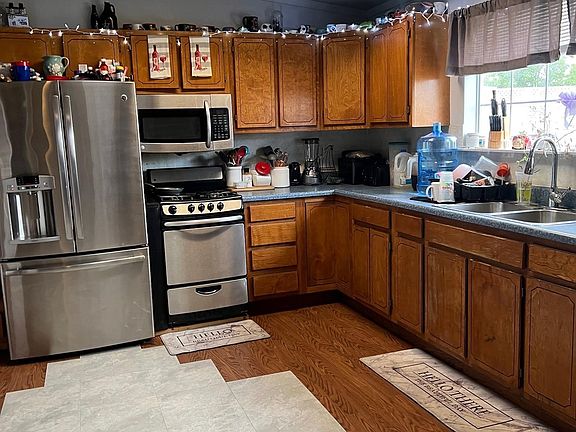 4th image of 1010 W Mann Ave
