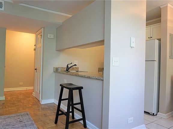 4th image of 1700 N Elm Street P5 #P5