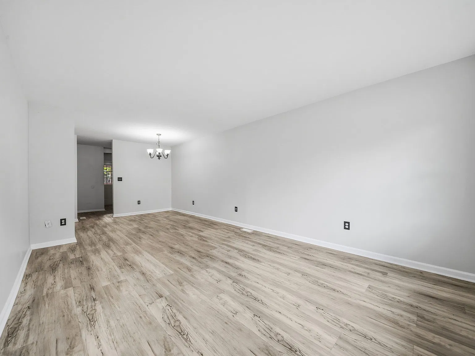 2 bed, 900 sqft, $1,500 — Photo 4