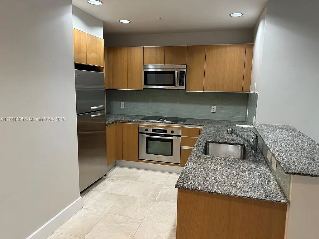1 bed, 945 sqft, $3,100 — Photo 3