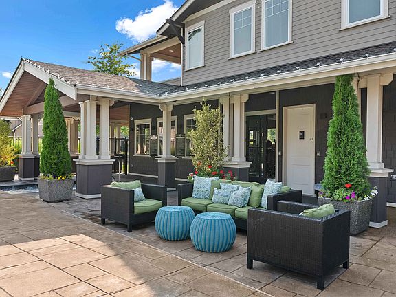 Lounge Area by Swimming Pool
