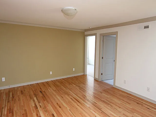 916 W Trinity — Photo 3