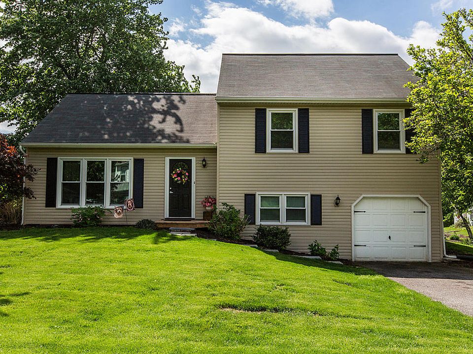 1st image of 104 Ridings Way