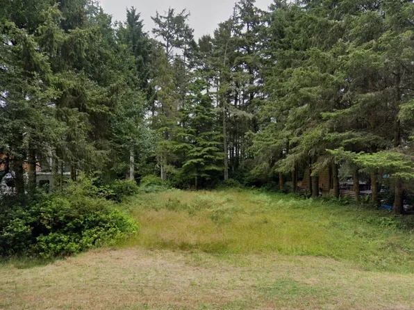 750 Duck Lake Drive SE, Ocean Shores, WA 98569