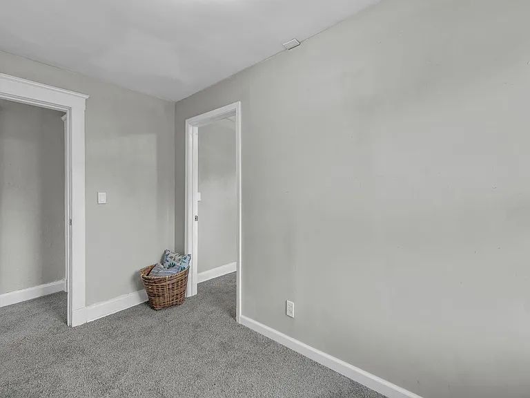 2110 S Sterling Ave — Photo 13