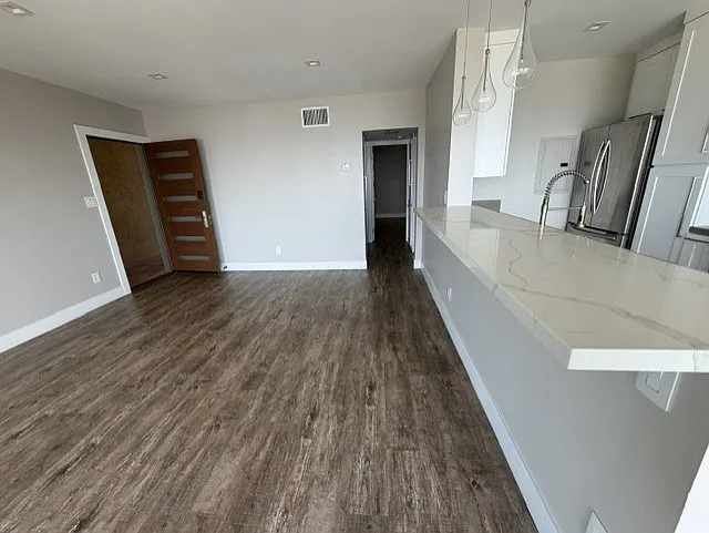 2 bed, 1000 sqft, $6,000 — Photo 2