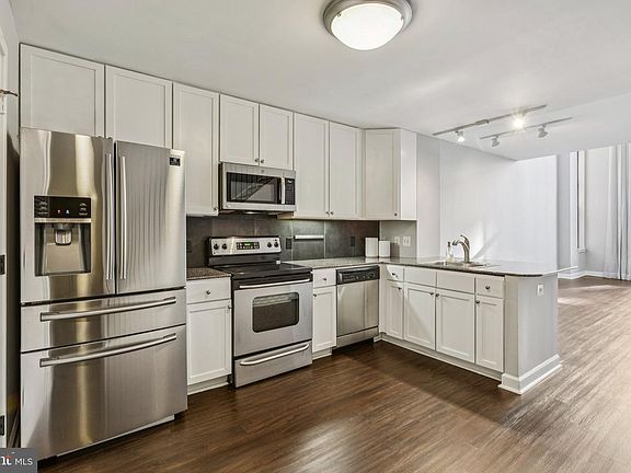 5th image of 400 Massachusetts Ave NW APT 215