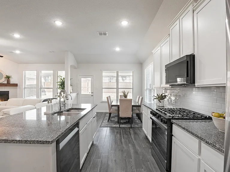 1413 Lake Grove Dr — Photo 18