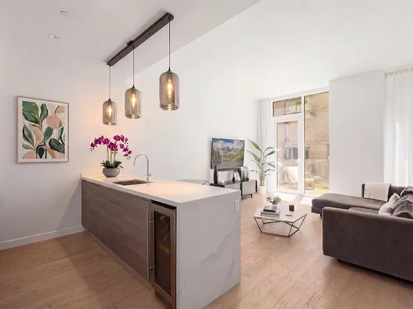 505 W 43rd St #9C, New York, NY 10036