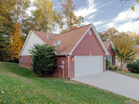 3rd image of 10213 Poppy Ln