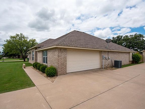 2nd image of 4002 Country Ln