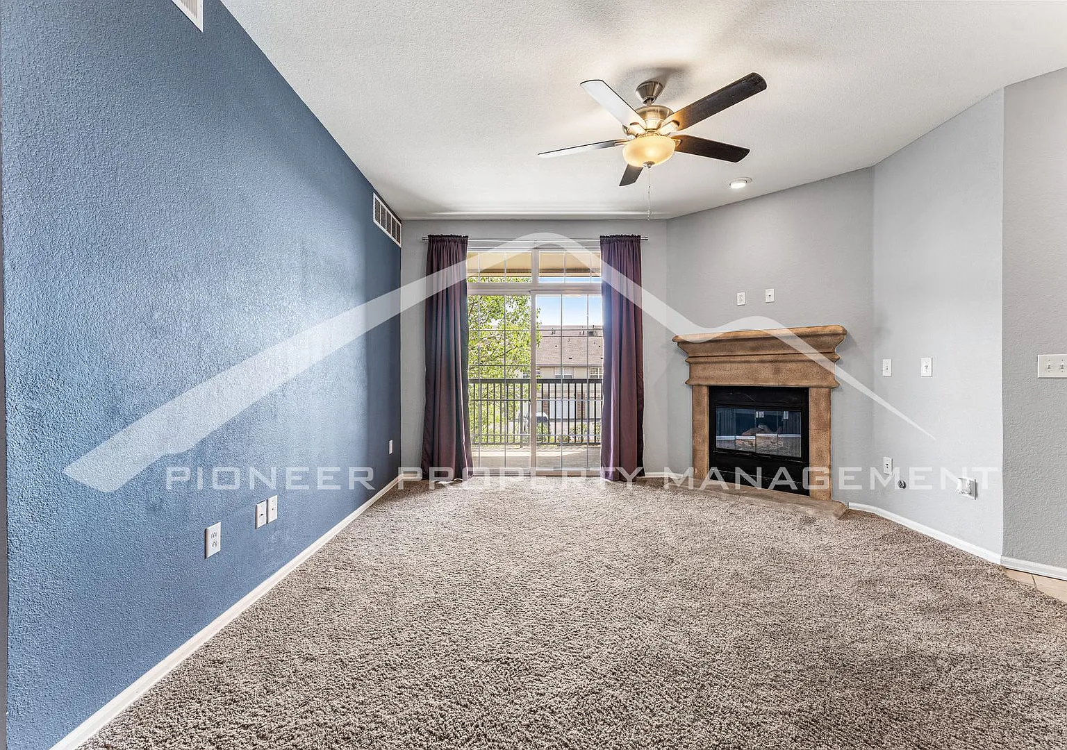 Spacious Condo with central AC and 2 Included Parking Spaces. — Photo 3