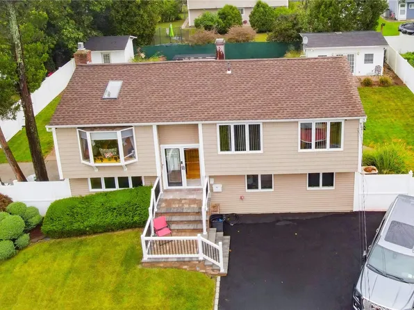 317 Pennsylvania Avenue, Bay Shore, NY 11706