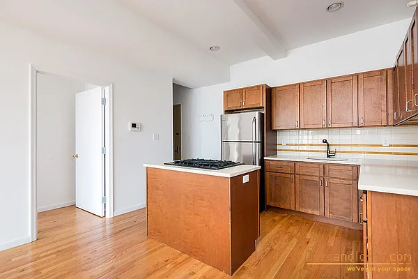 Rented by aptsandlofts.com | media 2