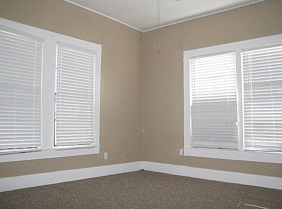 2nd image of 400 College St