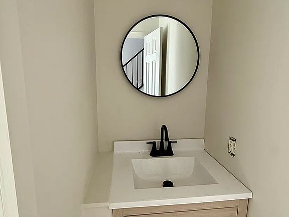 2nd image of 613 South St