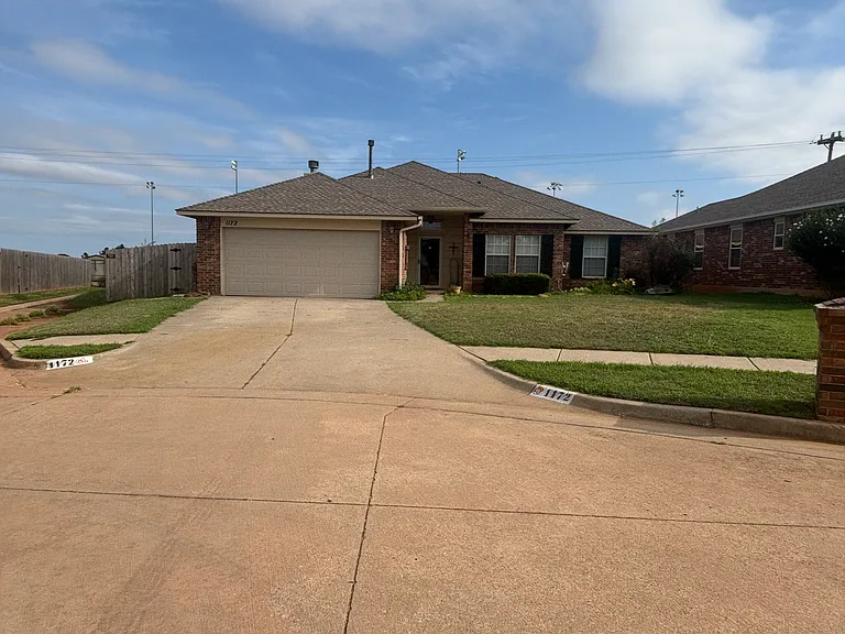 1172 Dawn Ave — Photo 1