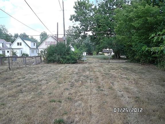 3rd image of 2415 N Parker Ave