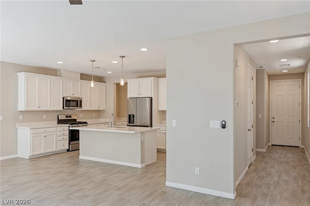 3 bed, 2.5 bath, 1950 sqft, $2,350 — Photo 2