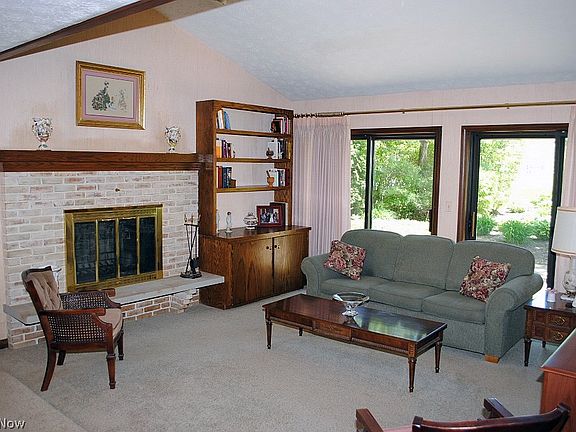 2nd image of 54 Windward Ln
