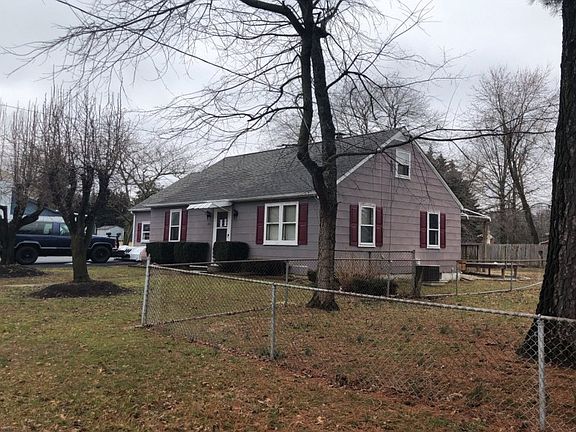 2nd image of 104 Laurel Ave