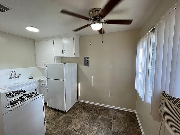 652 Veteran Ave — Photo 25