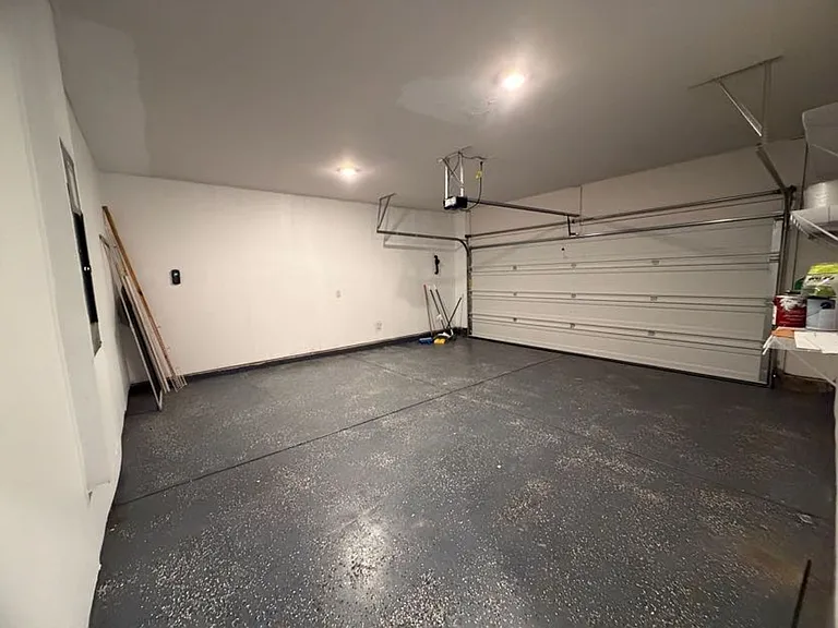 1097 Sapphire Dr — Photo 31