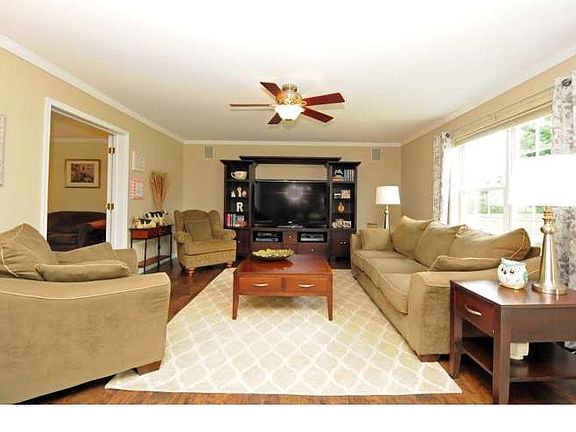 4th image of 147 Billingsley Dr