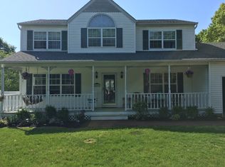 446 Atwell St, Holbrook, NY 11741