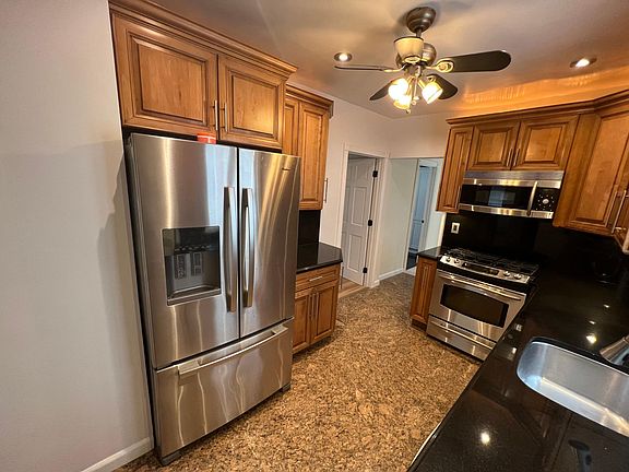 5th image of 389 Pelton Ave