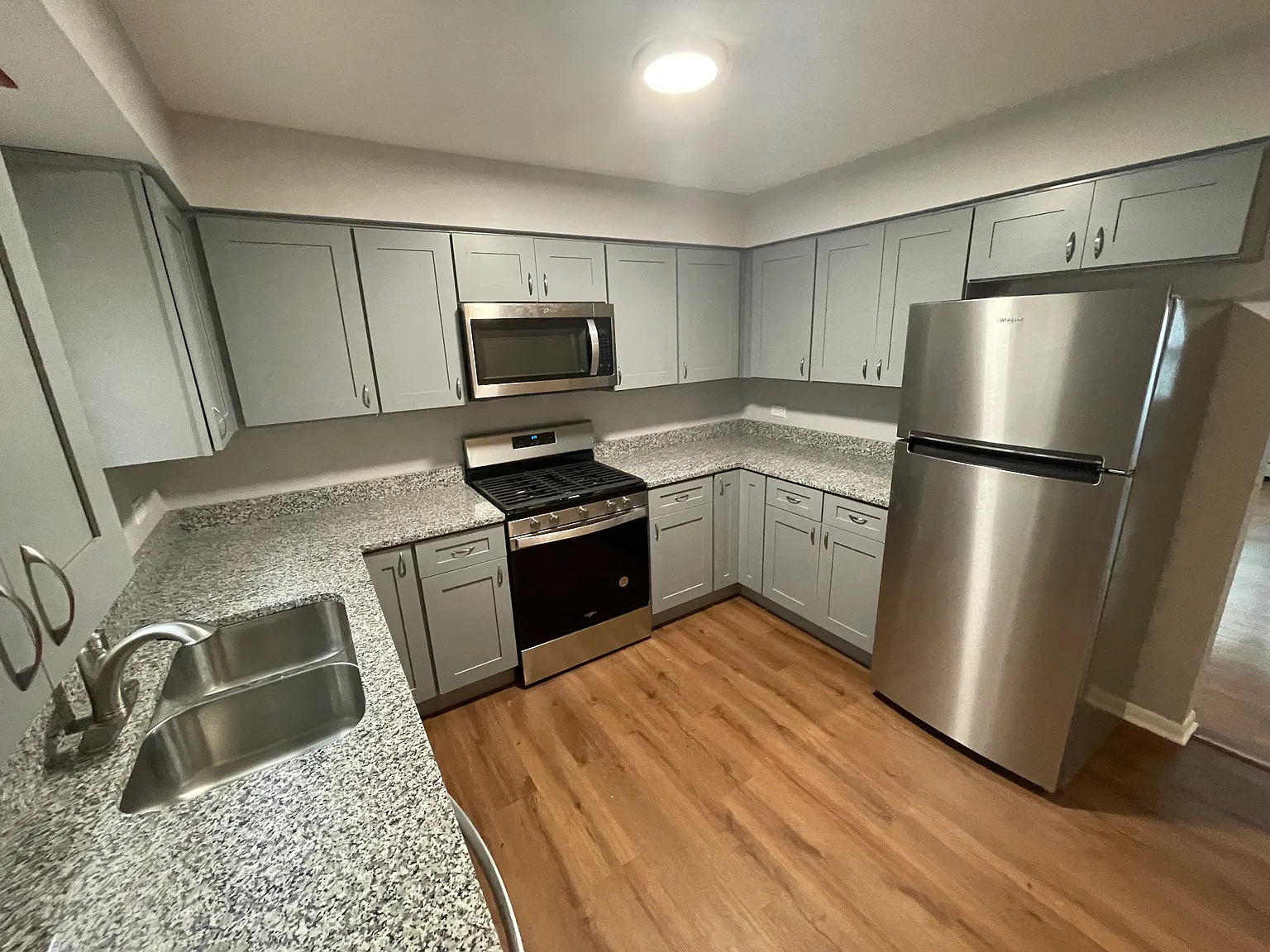 2 bed, 1000 sqft, $2,000 — Photo 2