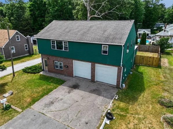 172 Knotty Oak Rd, Coventry, RI 02816