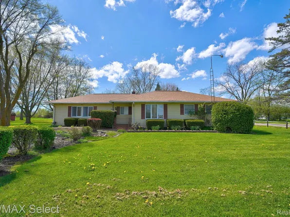 5132 Torrey Rd, Flint, MI 48507