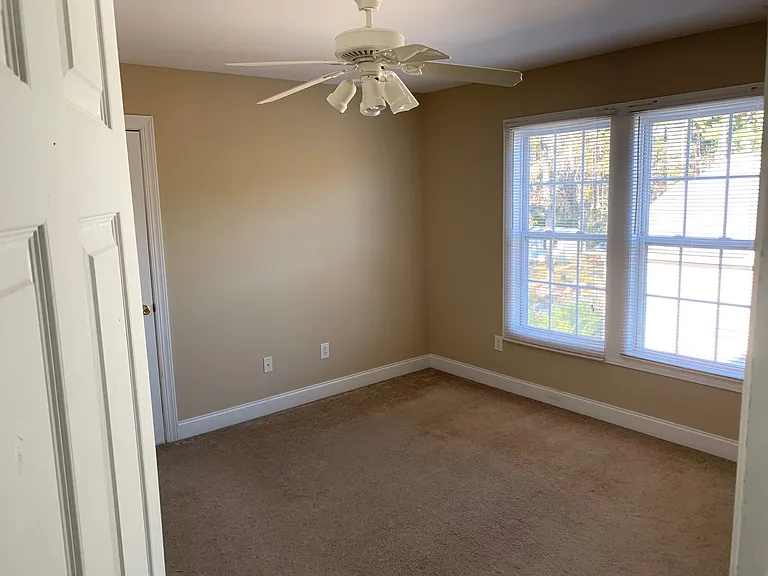 106 Ravenswood Rd — Photo 12