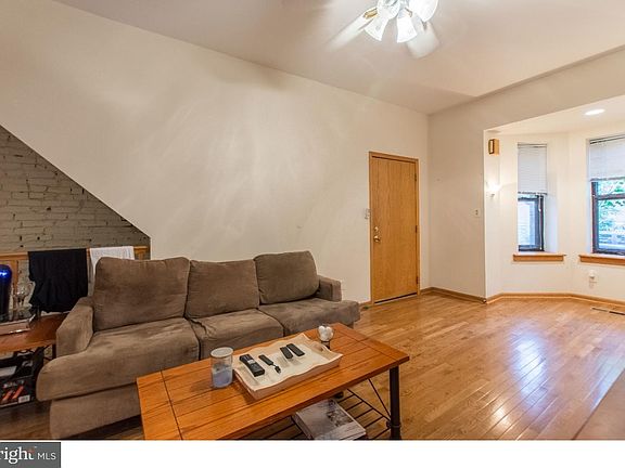 3rd image of 717 W 10th St