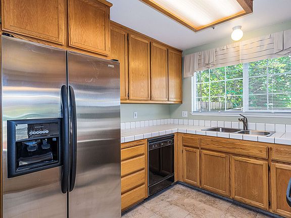 5th image of 1010 Saratoga Dr