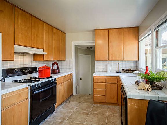 5th image of 2450 Toyon Way