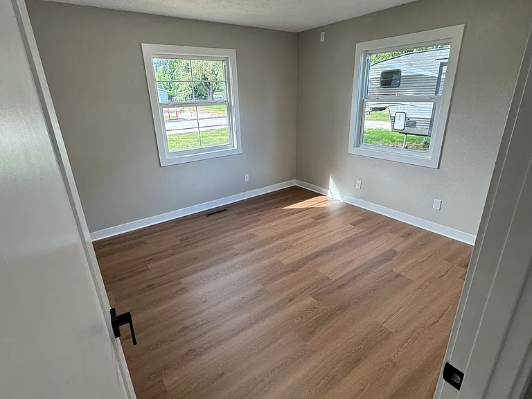 2324 Elm St — Photo 12