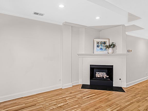 3rd image of 1418 W Bryn Mawr Ave #Gw