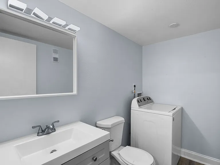 1828 S Park Ave — Photo 12